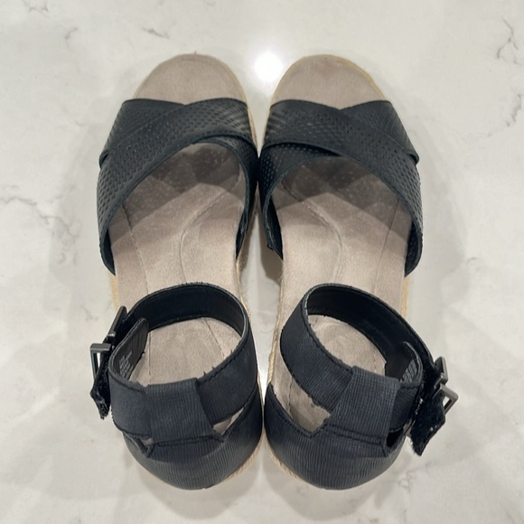 Earth Origins Naples, Natasha, Espadrille. Size 8.5. Excellent condition. - Picture 5 of 7